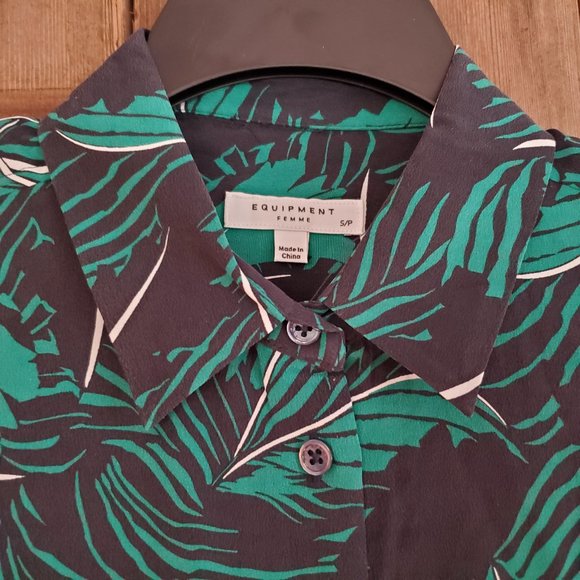 NWT Equipment Femme Essential Palm Silk Blouse S - Picture 2 of 7